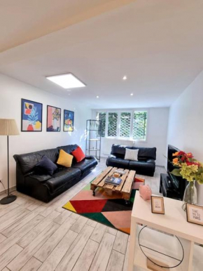 Large appartement 10 min away from Paris Center